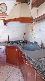 cucina angolare  legno massiccio  NO  frigorifero