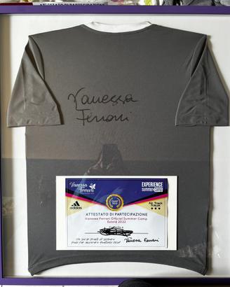 Maglia Vanessa Ferrari autografata con cornice