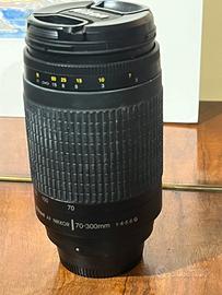 Nikon F80 con zoom 28-80mm e zoom Nikon 70-300mm