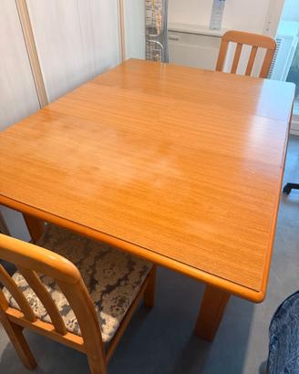 Tavolo 130 € – trattabili con buon senso