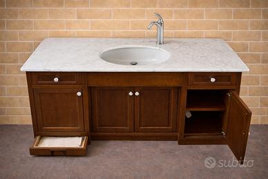 Mobile bagno con lavandino e piano in marmo