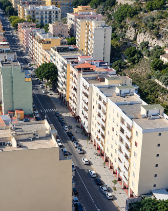 Locale + p.auto - Viale Sant'Avendrace 147/149