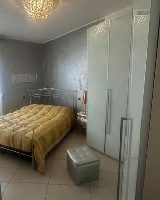 Camera da letto angolare + letto contenitore