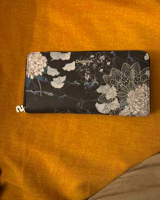 Portafoglio originale Desigual mai usato