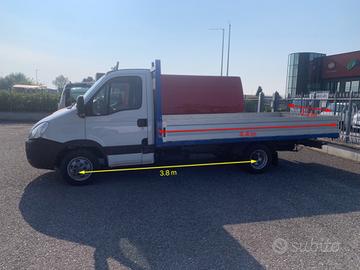 Autocarro usato Iveco 35/E4 cassone fisso