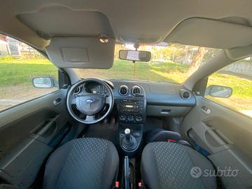 Ford fiesta 2003