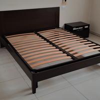 camera completa, letto rete comodini e comò nero 