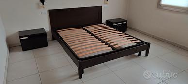 camera completa, letto rete comodini e comò nero 