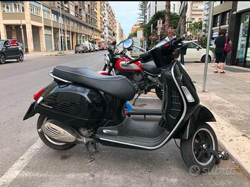 Vespa scooter 300