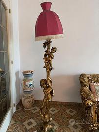 LAMPADA DA TERRA IN LEGNO LAVORATO