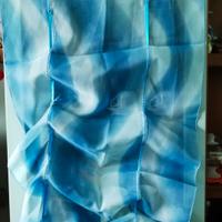 Tende a pannello blu per porta-finestra balcone