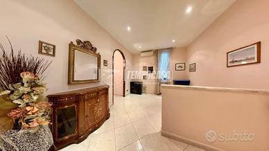 TRILOCALE PRONTO DA ABITARE ZONA CENTRALISSIMA !!!