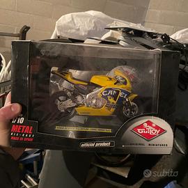 HONDA RC 211 V - Troy BAYLISS - CAMEL HONDA Team