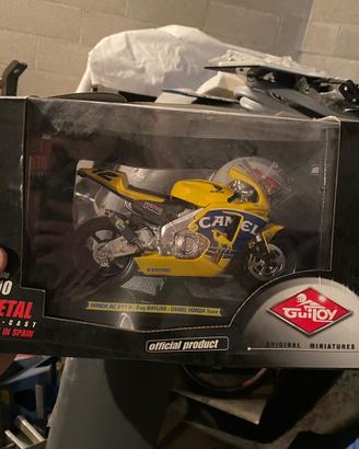 HONDA RC 211 V - Troy BAYLISS - CAMEL HONDA Team