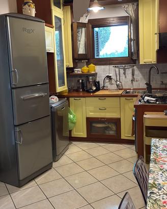 Cucina completa con elettrodomestici