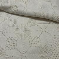 Coperta matrimoniale bianca all’uncinetto