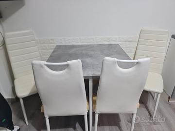 tavolo stilizzato sedie