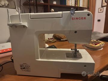Macchina da cucire Singer con pedale