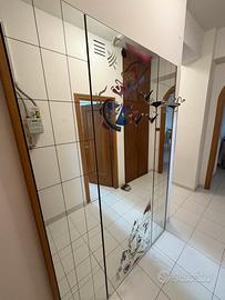 Specchio con attaccapanni