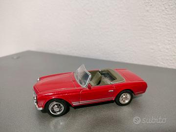 Modellino Mercedes Benz 280SL 1968