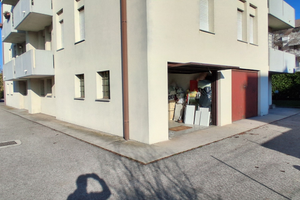 Garage ben finestrato al piano strada