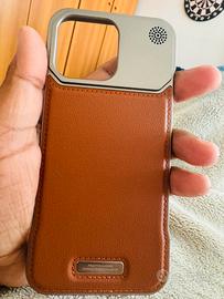 Cover iphone 15 pro max in metallo e pelle