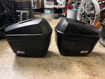 Borse laterali GIVI, per moto enduro.