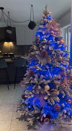 Albero di Natale comprensivo di decori