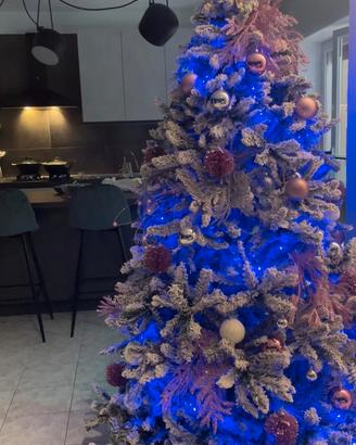 Albero di Natale comprensivo di decori