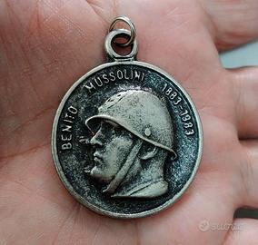 Medaglia commemorativa  nascita Benito Mussolini 