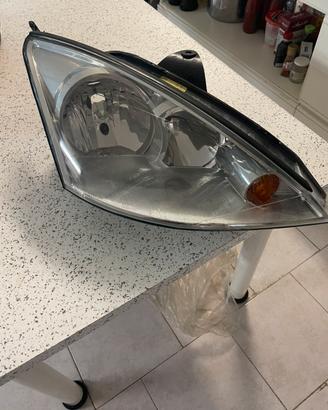 Faro anteriore destro ford focus