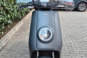 Scooter elettrico NIU NQi Sport 50cc-Grigio opaco