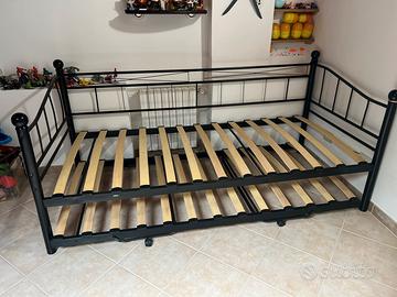 Letto in scetolato colore nero