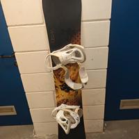 Snowboard Nitro con attacchi Burton 