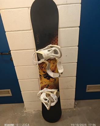 Snowboard Nitro con attacchi Burton 