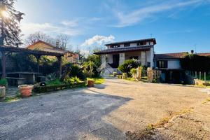VILLA SINGOLA A BRACCIANO