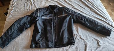 giubbotto moto con protezioni igomiti e spalle