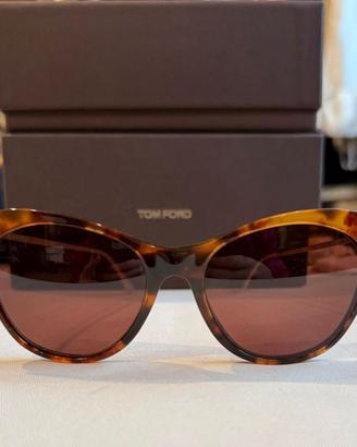 Occhiali da sole a farfalla, Tom Ford.