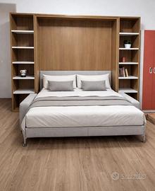 Letto a scomparsa con divano e librerie laterali