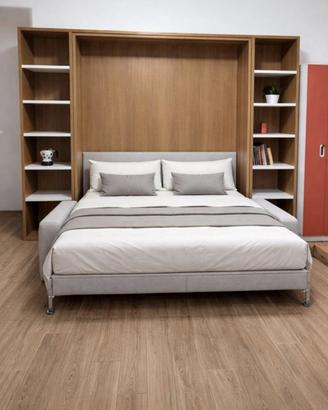 Letto a scomparsa con divano e librerie laterali
