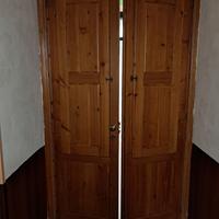 Porta due ante in legno pieno