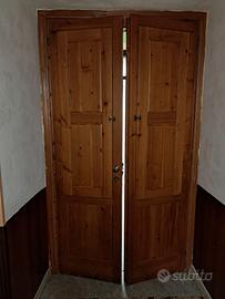Porta due ante in legno pieno