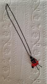 Collana lunga con bambolina