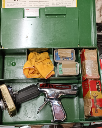 Pistola sparapunti a scoppio