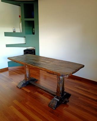 Tavolo antico in legno massello