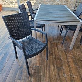 Set tavolo e sedie da giardino 