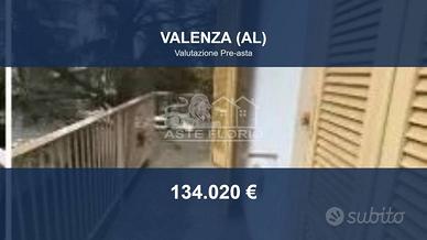 Immobile in asta di 264 m² con box auto a Valenza