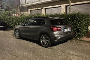 GLA 220d AMG 4MATIC 177cv Facelift TRATTABILI