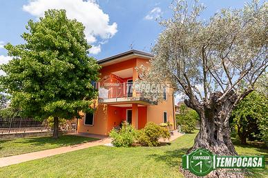 Spaziosa casa indipendente con ampio giardino priv