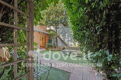 Villa di 240 m² con più di 5 locali a Milano